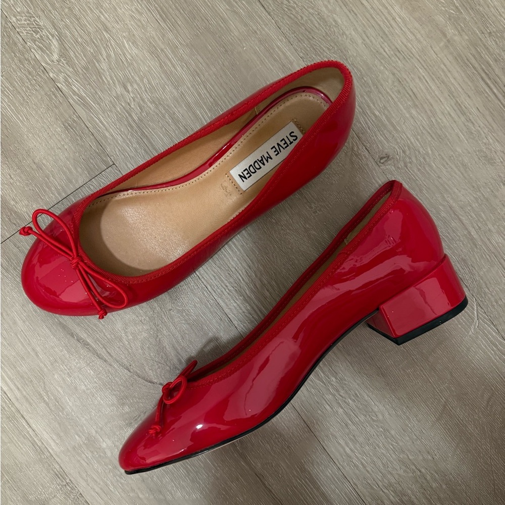 Steve Madden Red Patent Ballet Flats | Bow Detail | Classic Chic | Size 6